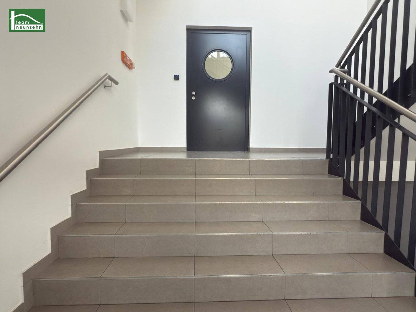 Modern commercial property: perfect for logistics, office or production – top property in Maria Lanzendorf: available immediately!