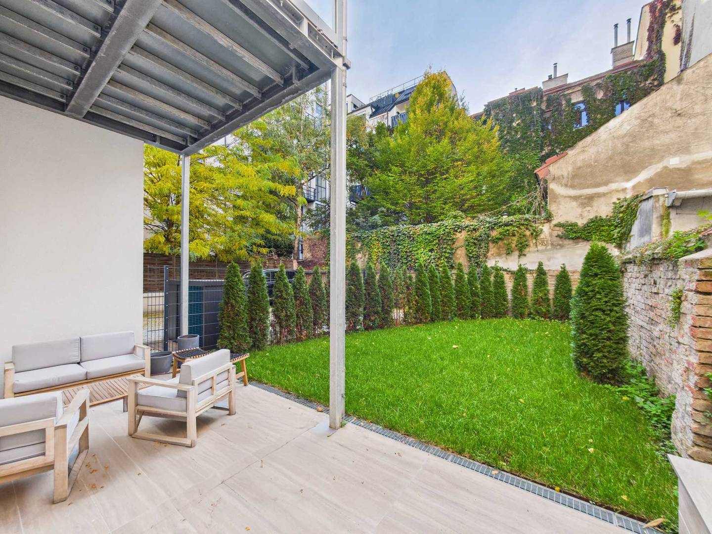 Ground floor apartment with garden and terrace