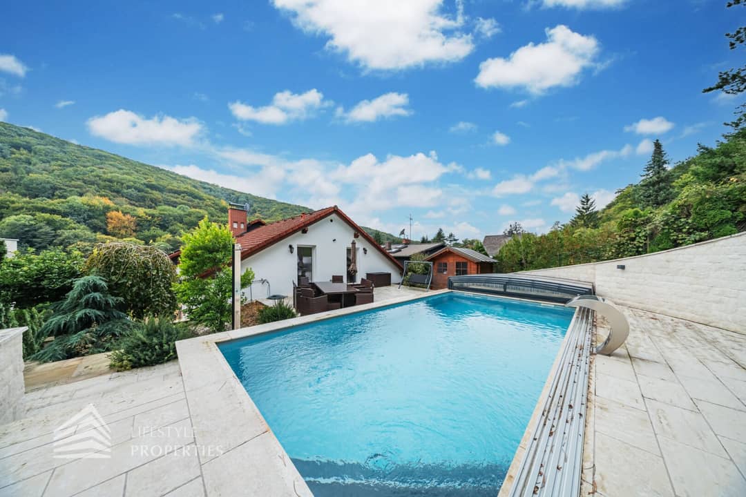Luxuriöse Villa in Wien-Penzing mit Garten, Terrassen & Garage