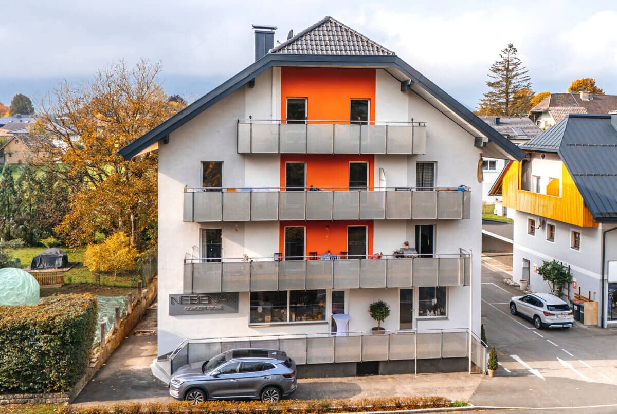 FACETTENREICH - Wohn- und Geschäftshaus in Anif