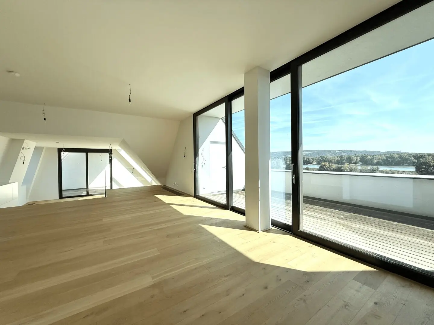 Apartment Donau Kuchelau with private dock