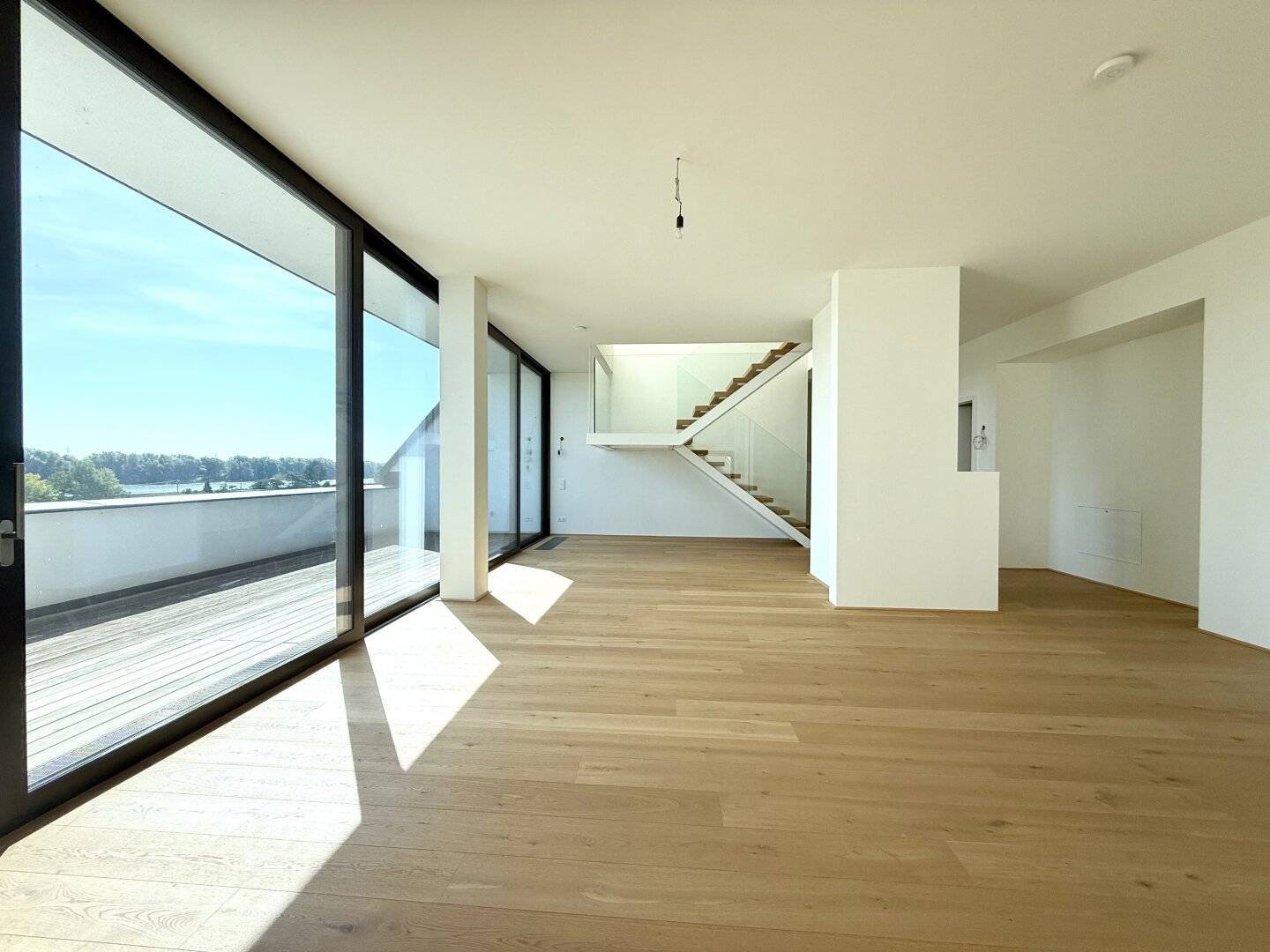 Apartment Donau Kuchelau with private dock