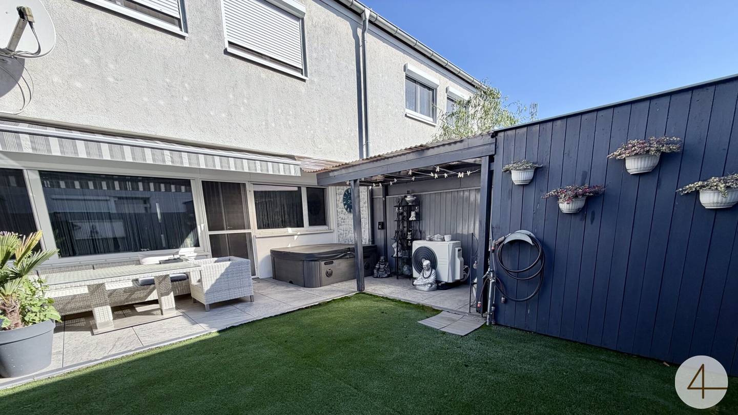 4-Room Townhouse with Garden