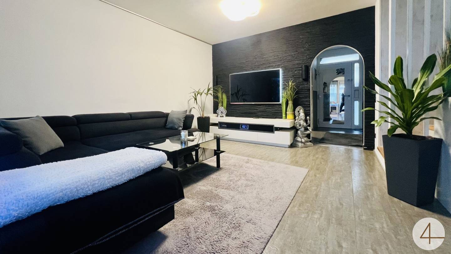 4-Room Townhouse with Garden
