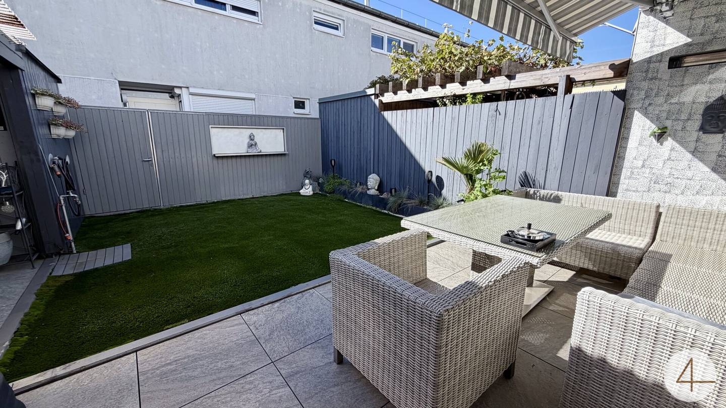 4-Room Townhouse with Garden