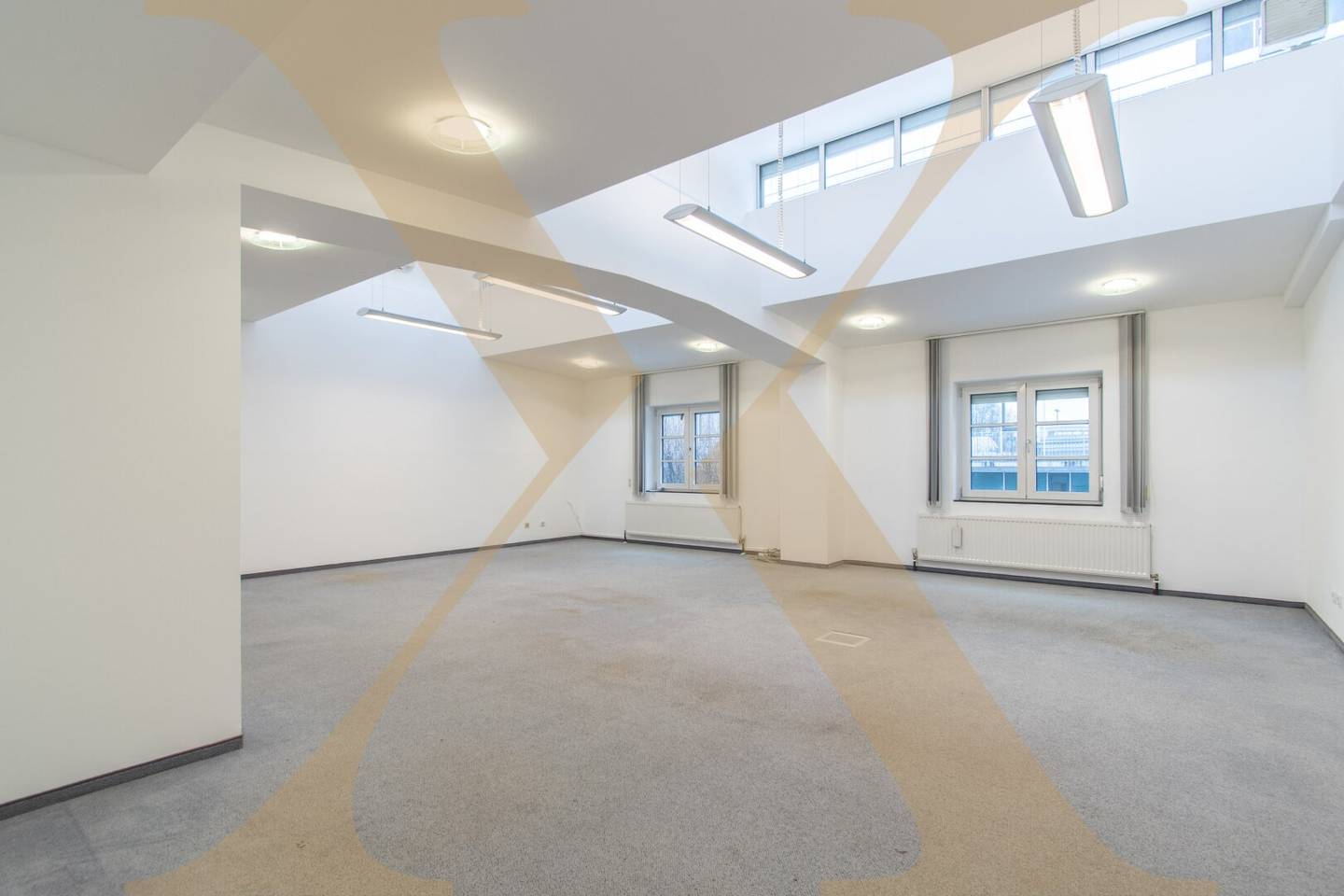 Appealing office space with ideal visibility in close proximity to the A7 motorway exit