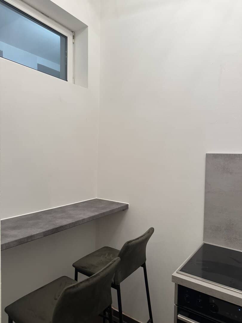 Old building apartment near U6 Meidling with high ceilings