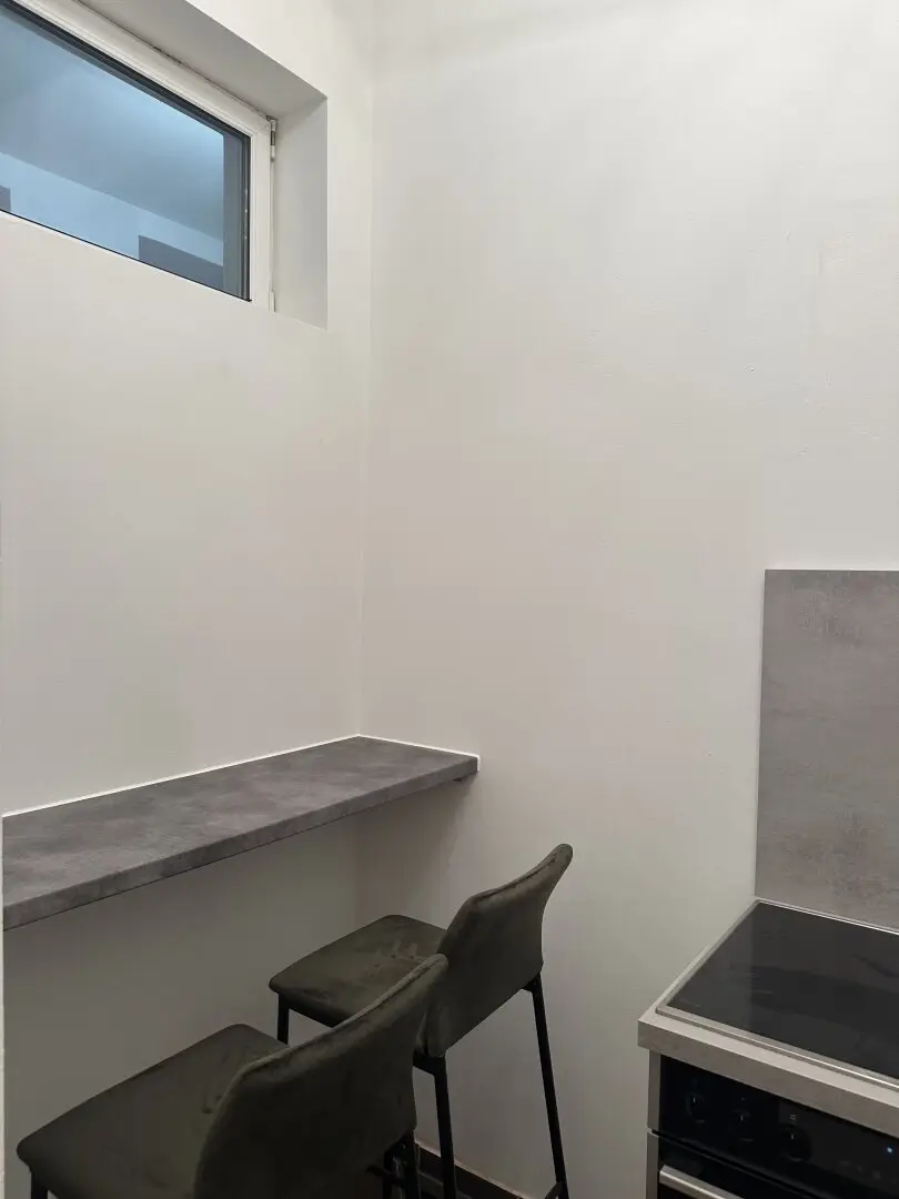 Old building apartment near U6 Meidling with high ceilings