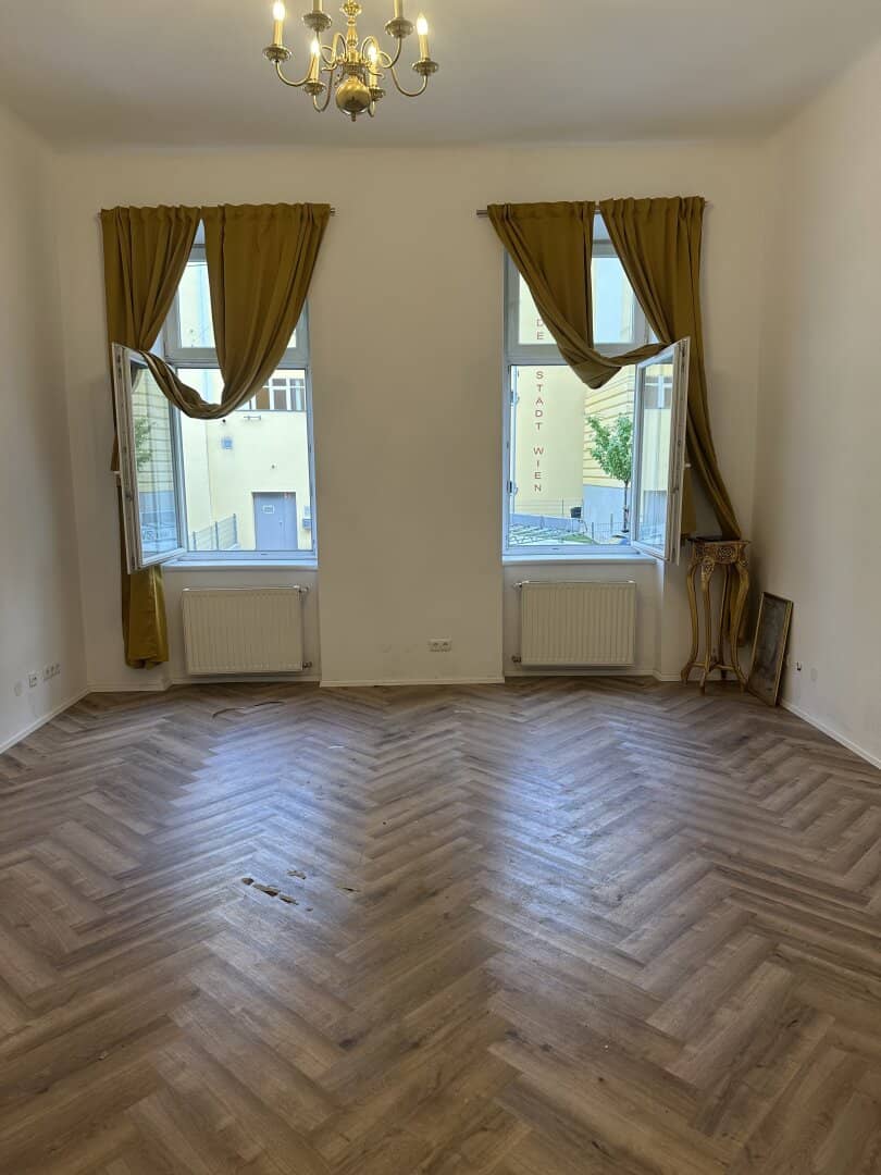 Old building apartment near U6 Meidling with high ceilings