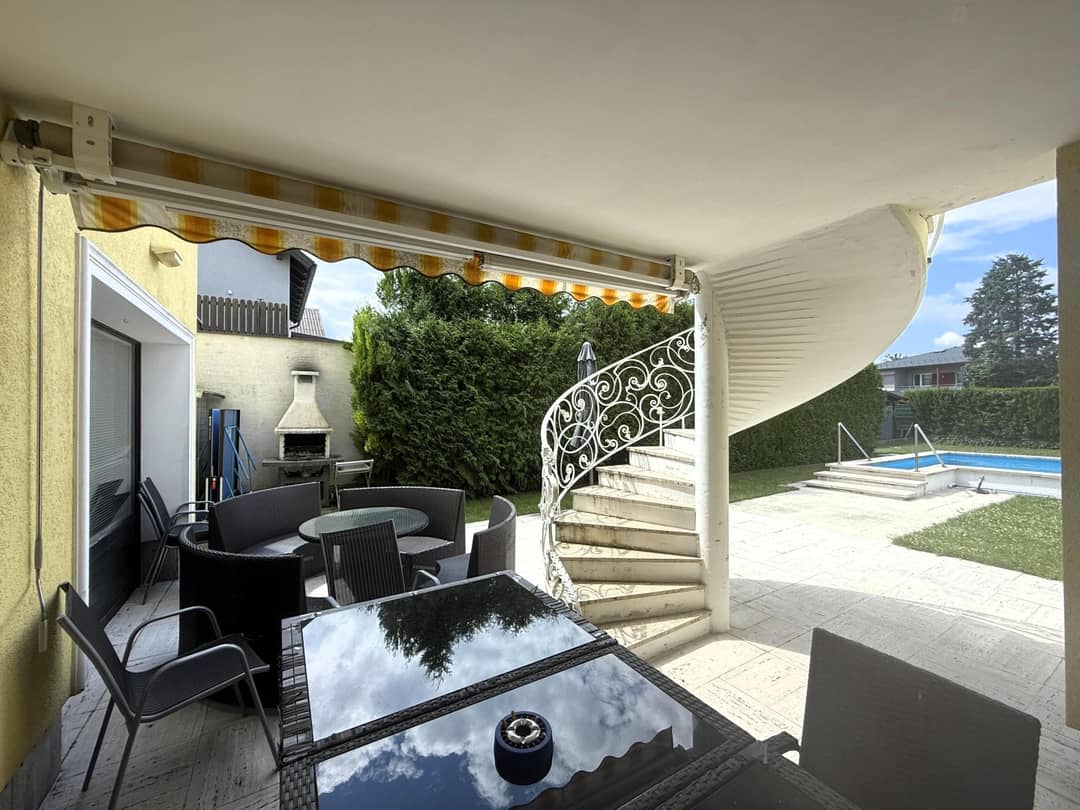 Einfamilienhaus/Villa mit Outdoor-Pool in Zwölfaxing – Villenviertel