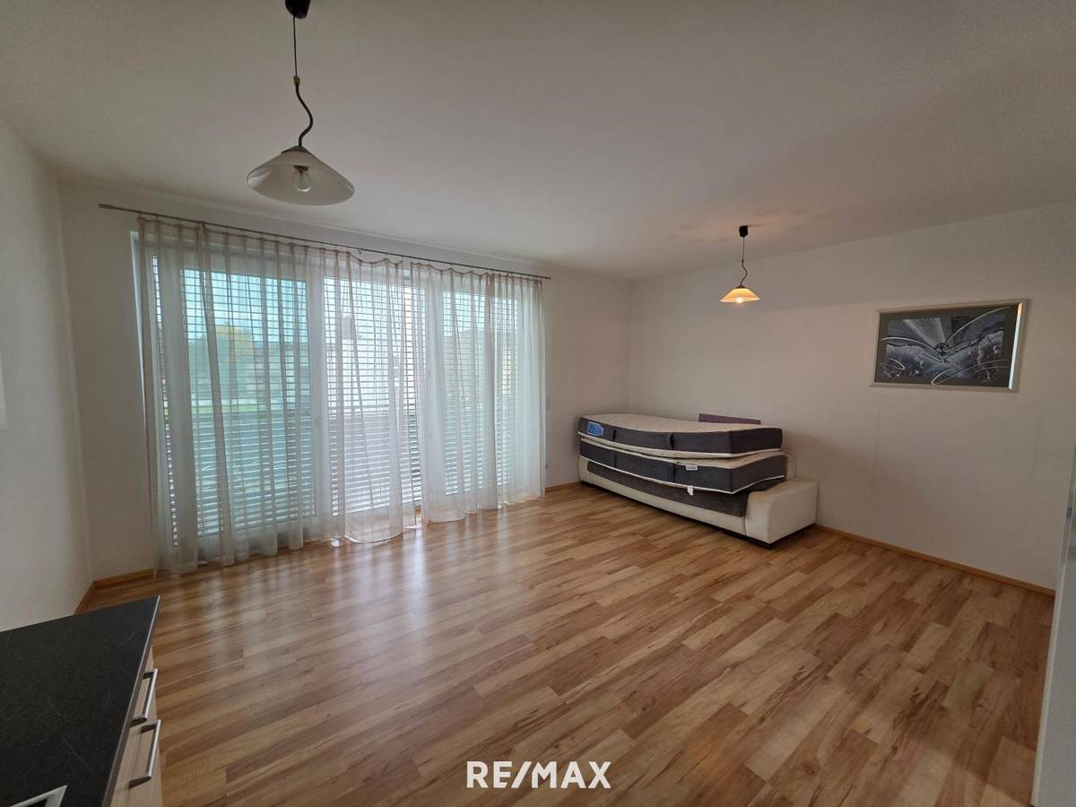 2-Zimmer Wohnung am Dorfplatz mit Loggia in zentraler Lage, ruhig