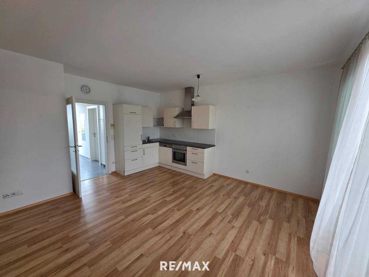 2-Zimmer Wohnung am Dorfplatz mit Loggia in zentraler Lage, ruhig