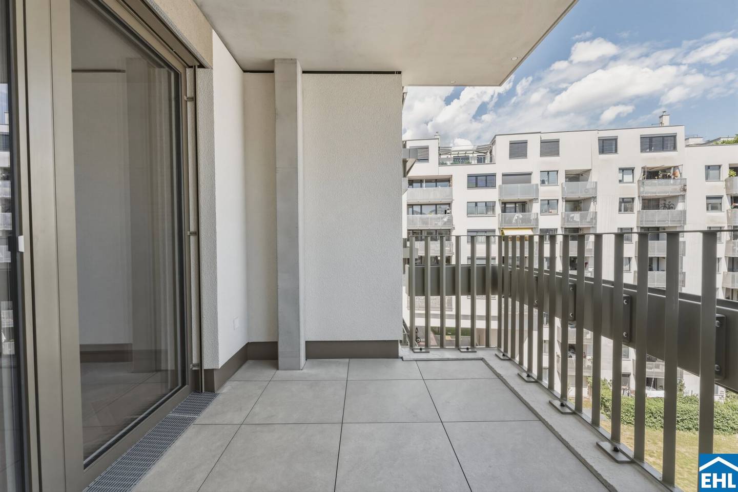 Apartment wood hybrid new build near Augarten loggia