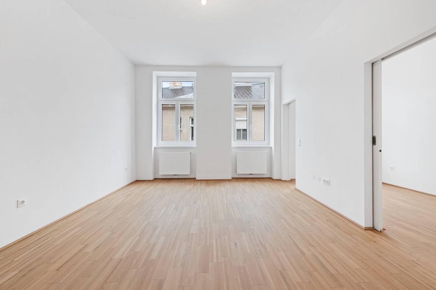 A wing is part of the apartment! Ideal floor plan for a discerning family!