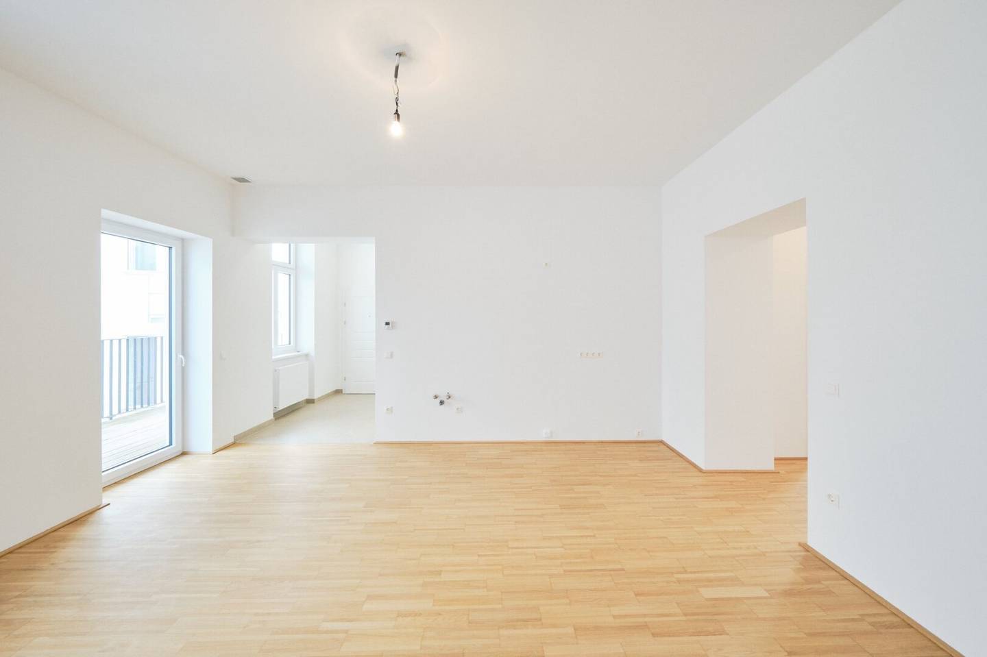 A wing is part of the apartment! Ideal floor plan for a discerning family!