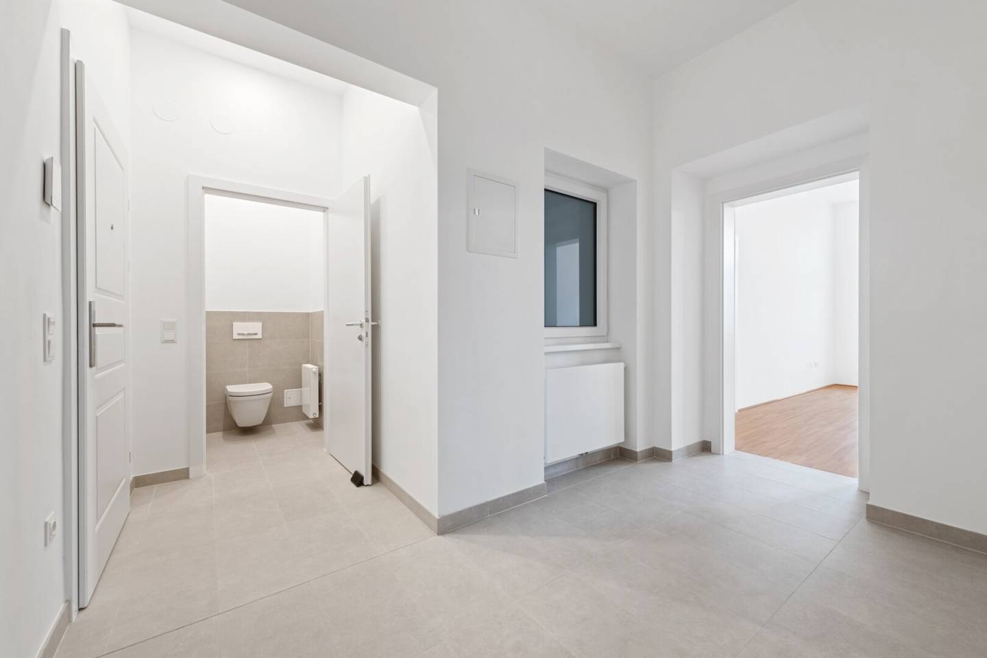 A wing is part of the apartment! Ideal floor plan for a discerning family!