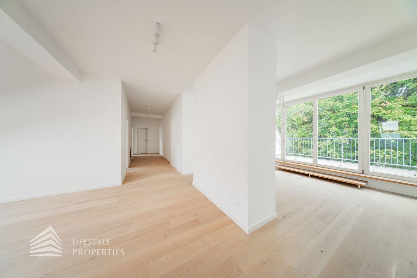 Attic apartment near Kutschkermarkt