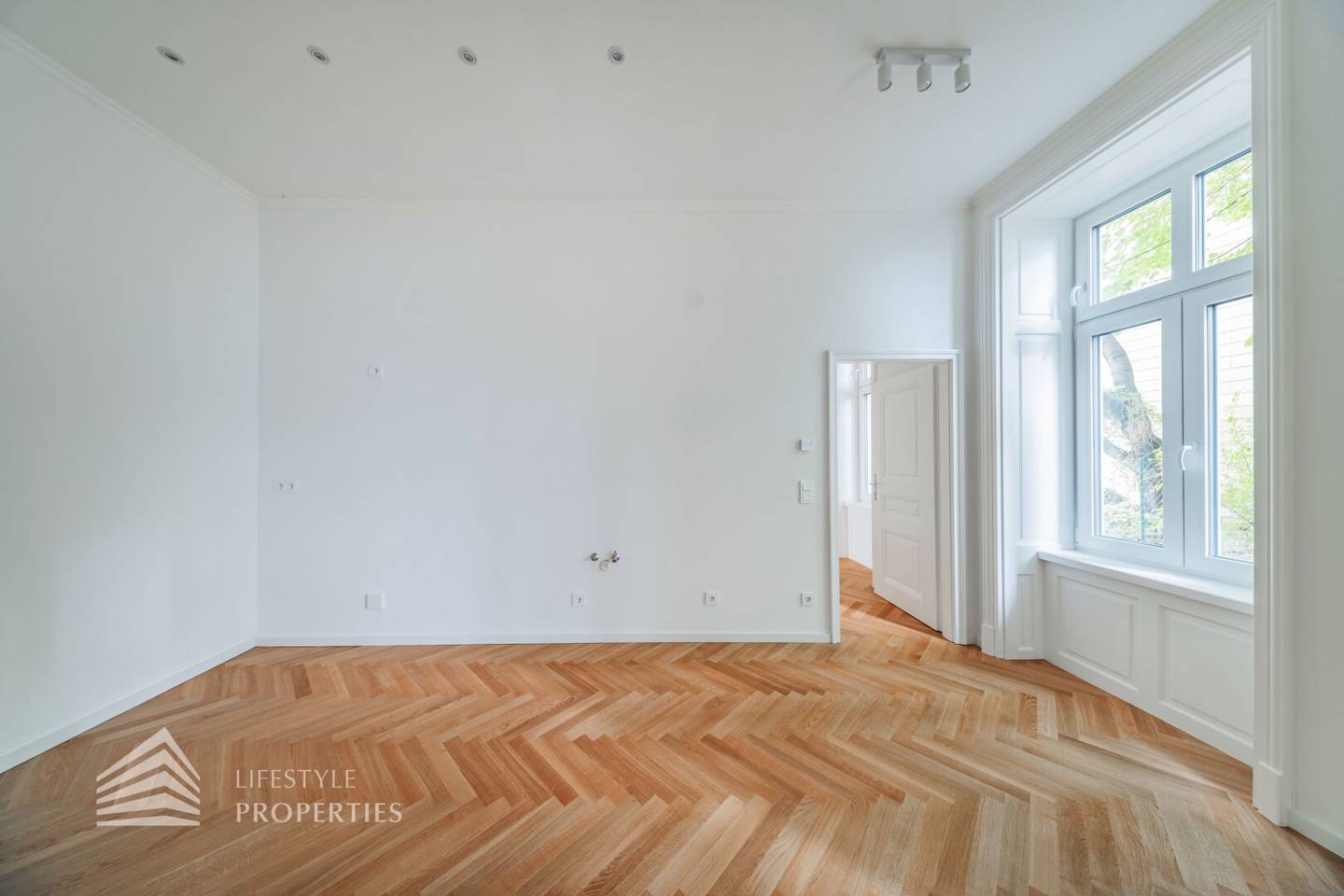 First occupancy apartment with terrace and garden