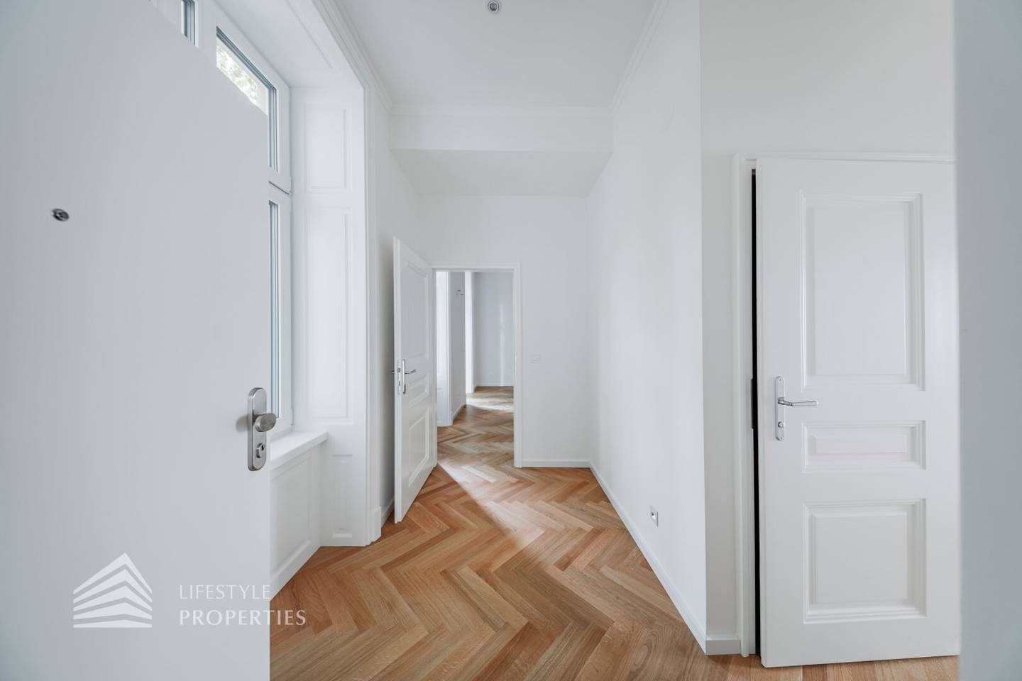 First occupancy apartment with terrace and garden