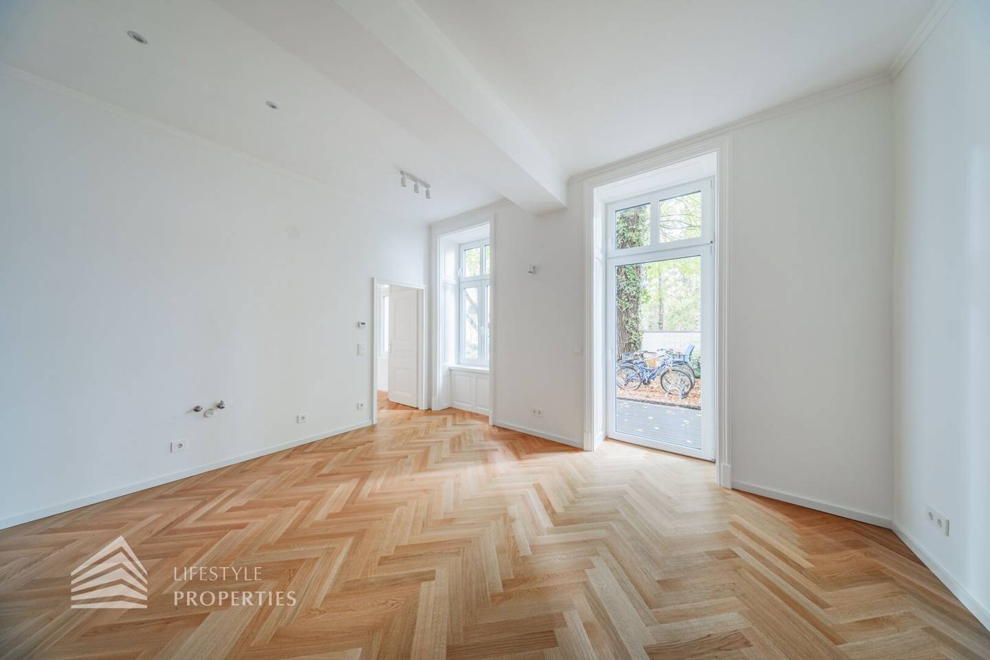First occupancy apartment with terrace and garden