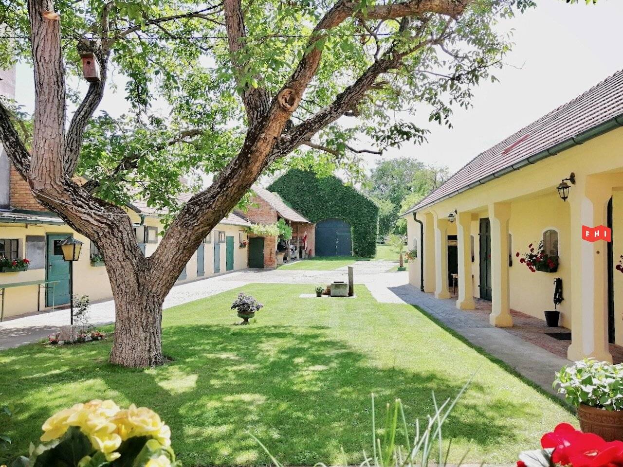 Farmhouse or Riding Stable Idyll Directly at the Gates of Vienna