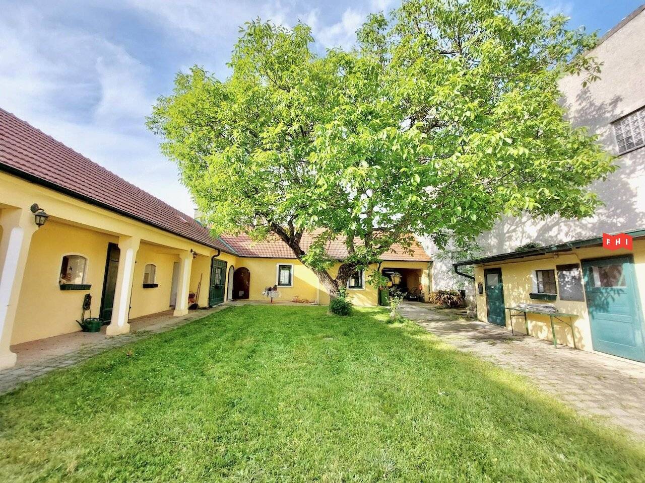 Farmhouse or Riding Stable Idyll Directly at the Gates of Vienna