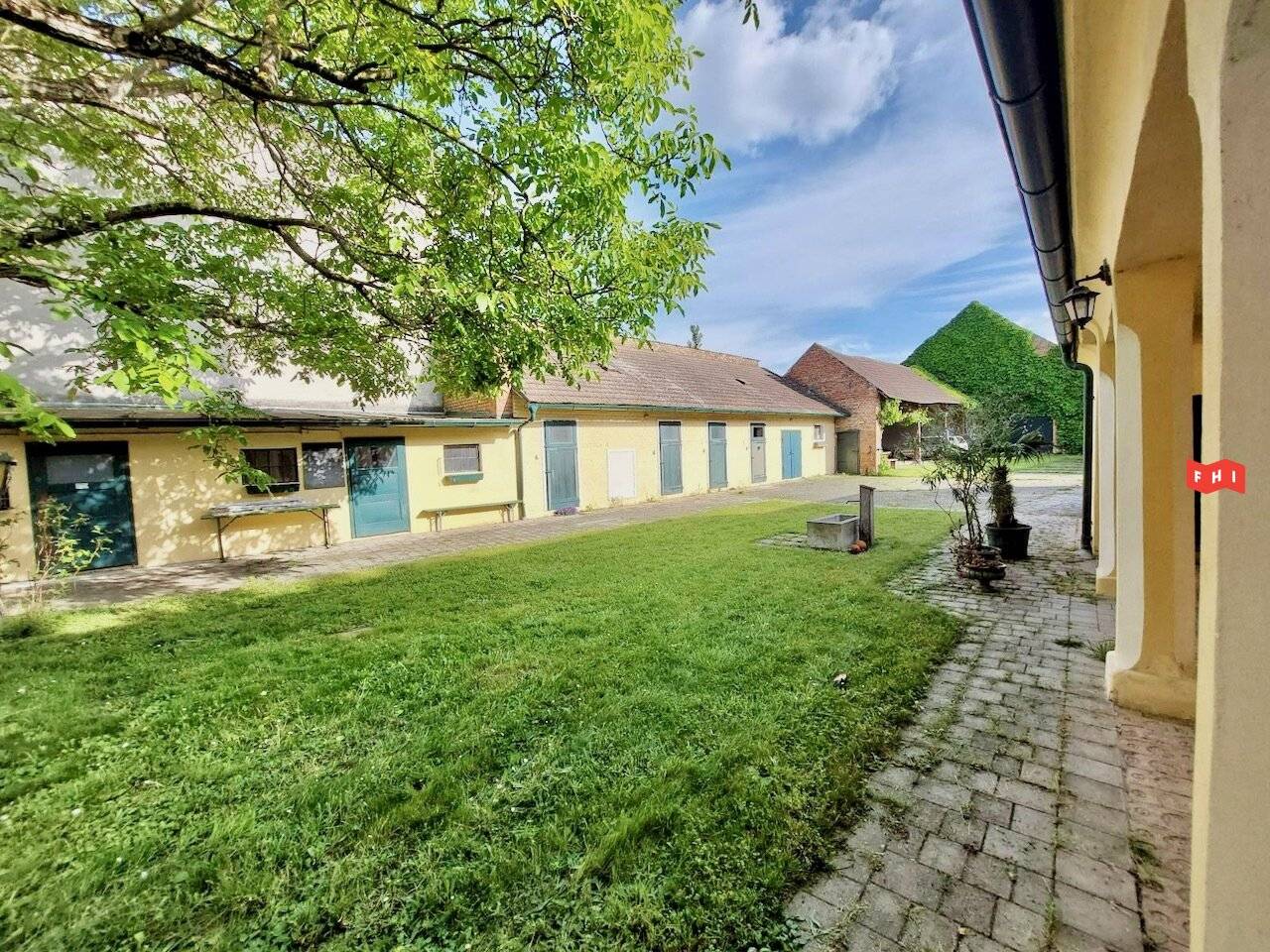Farmhouse or Riding Stable Idyll Directly at the Gates of Vienna