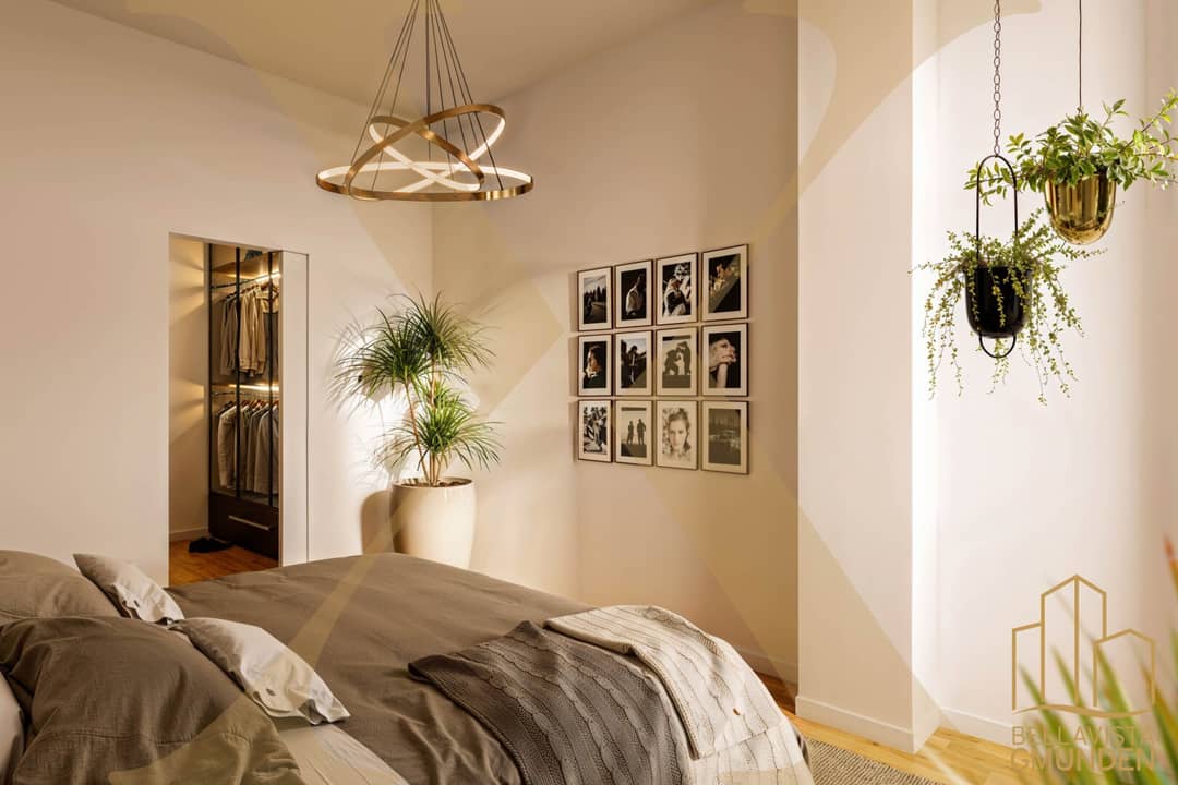 Wohnung mit hoher Raumhöhe und Balkon im Zentrum