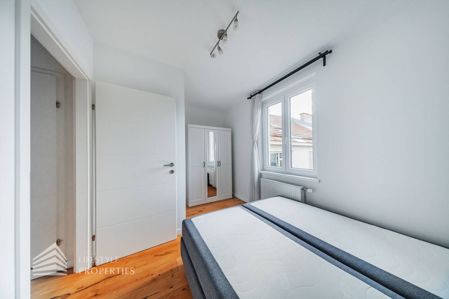 Old building apartment near U3 Johnstraße