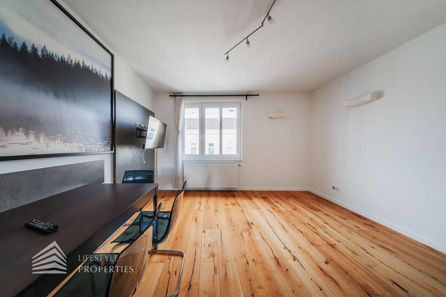 Old building apartment near U3 Johnstraße