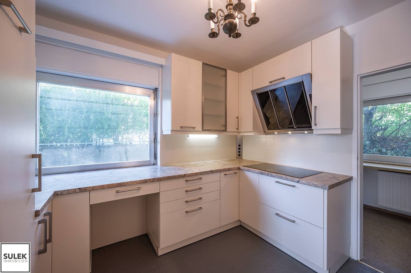 First occupancy after renovation: Large single-family home in a unique location with far-reaching views and many rooms, views of greenery and in absolute quiet location (Erstbezug nach Sanierung)