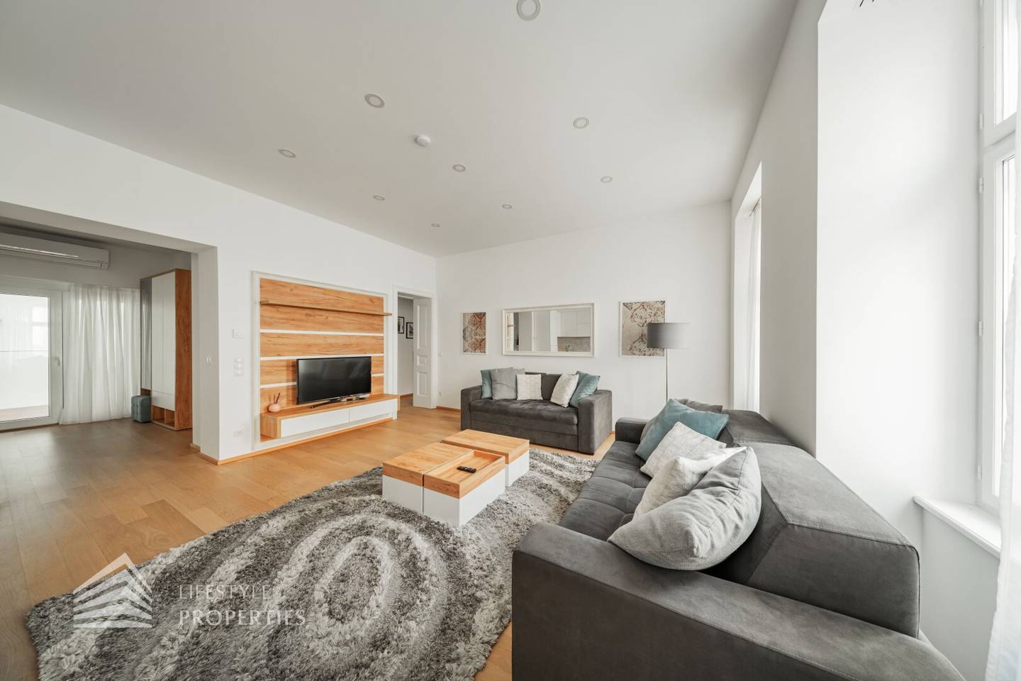 Apartment with balcony and lift in Naschmarkt