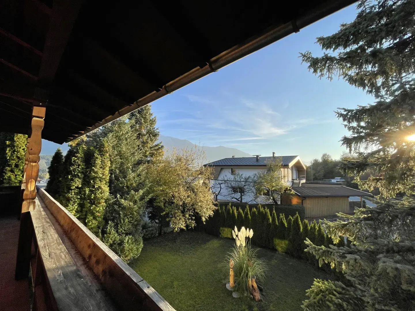 Helle Wohnung mit Panoramabalkon und Doppelcarport