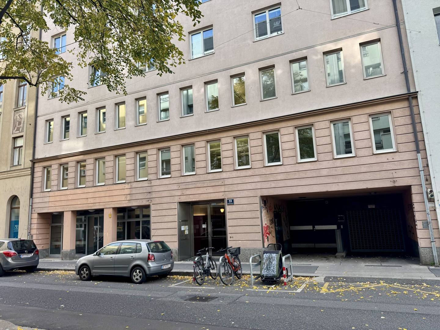 Ladenlokal in Margareten, 653 m², große Fensterfront & Lager