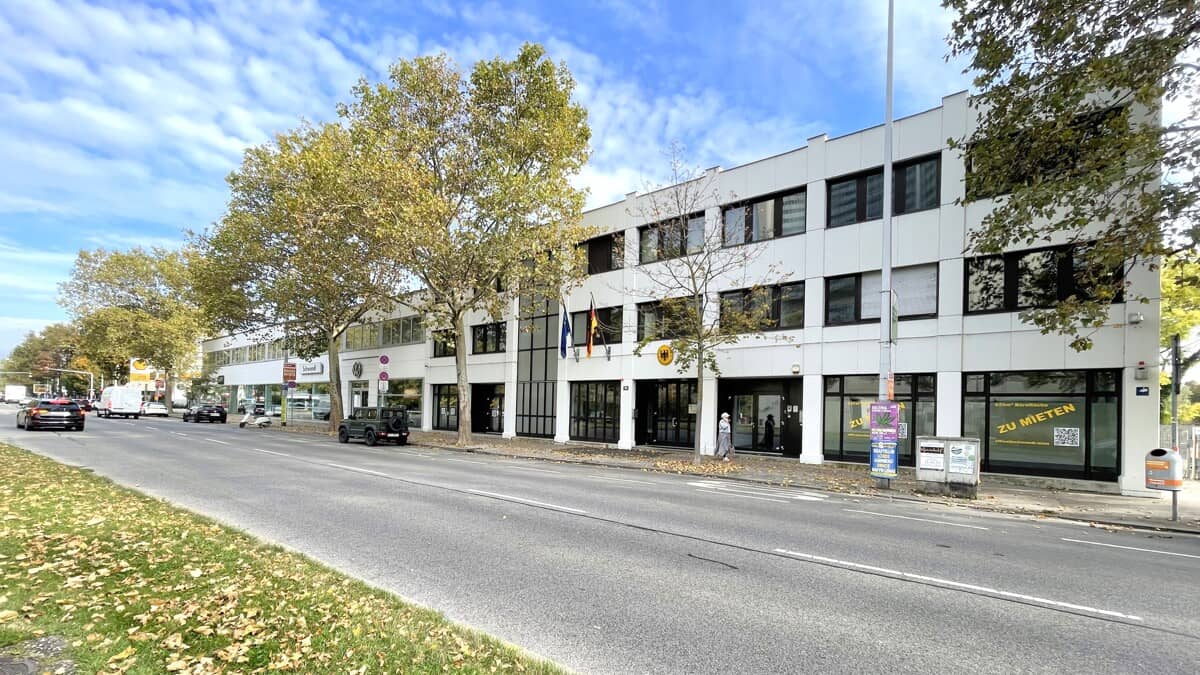 Helle EG-Gewerbefläche mit Kaiserwasser-Blick in Wien-Donaustadt