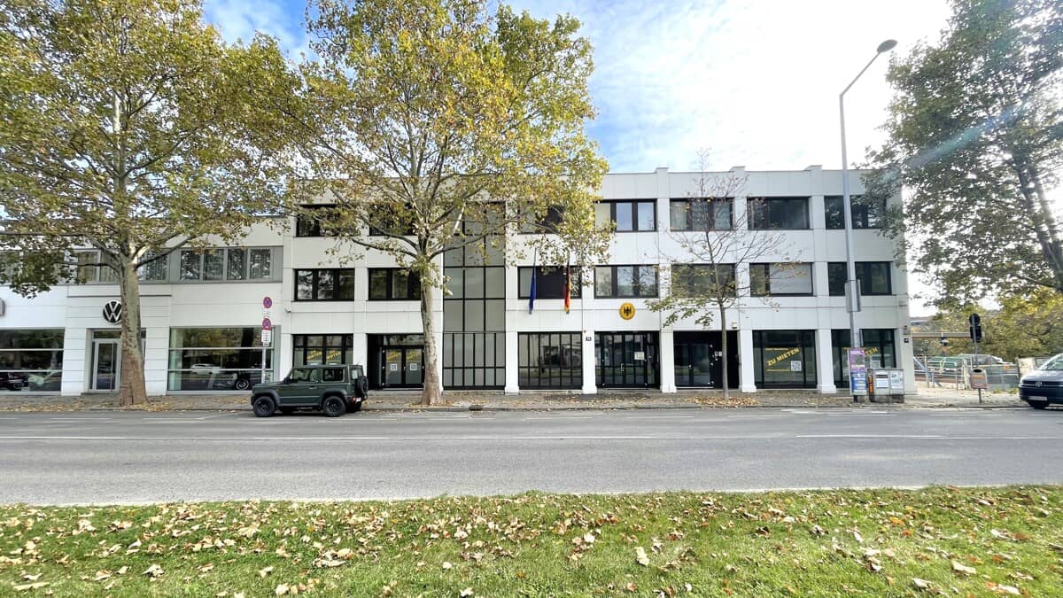 Helle EG-Gewerbefläche mit Kaiserwasser-Blick in Wien-Donaustadt