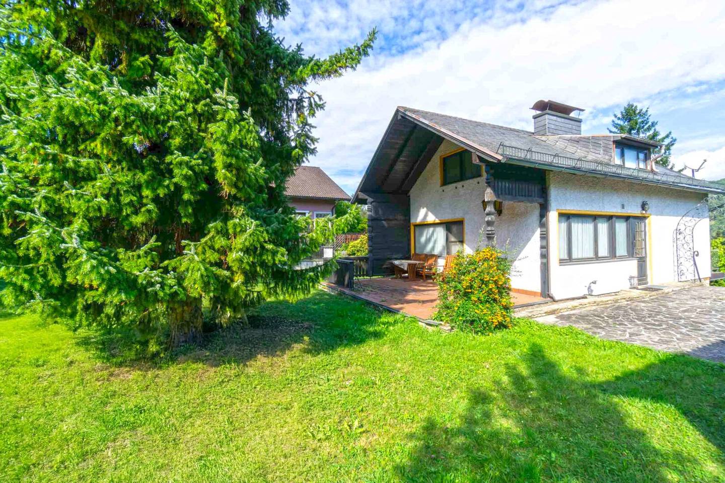 Idyllic country house in a residential settlement at the forest edge in Triestingtal, southern mountain region near Vienna