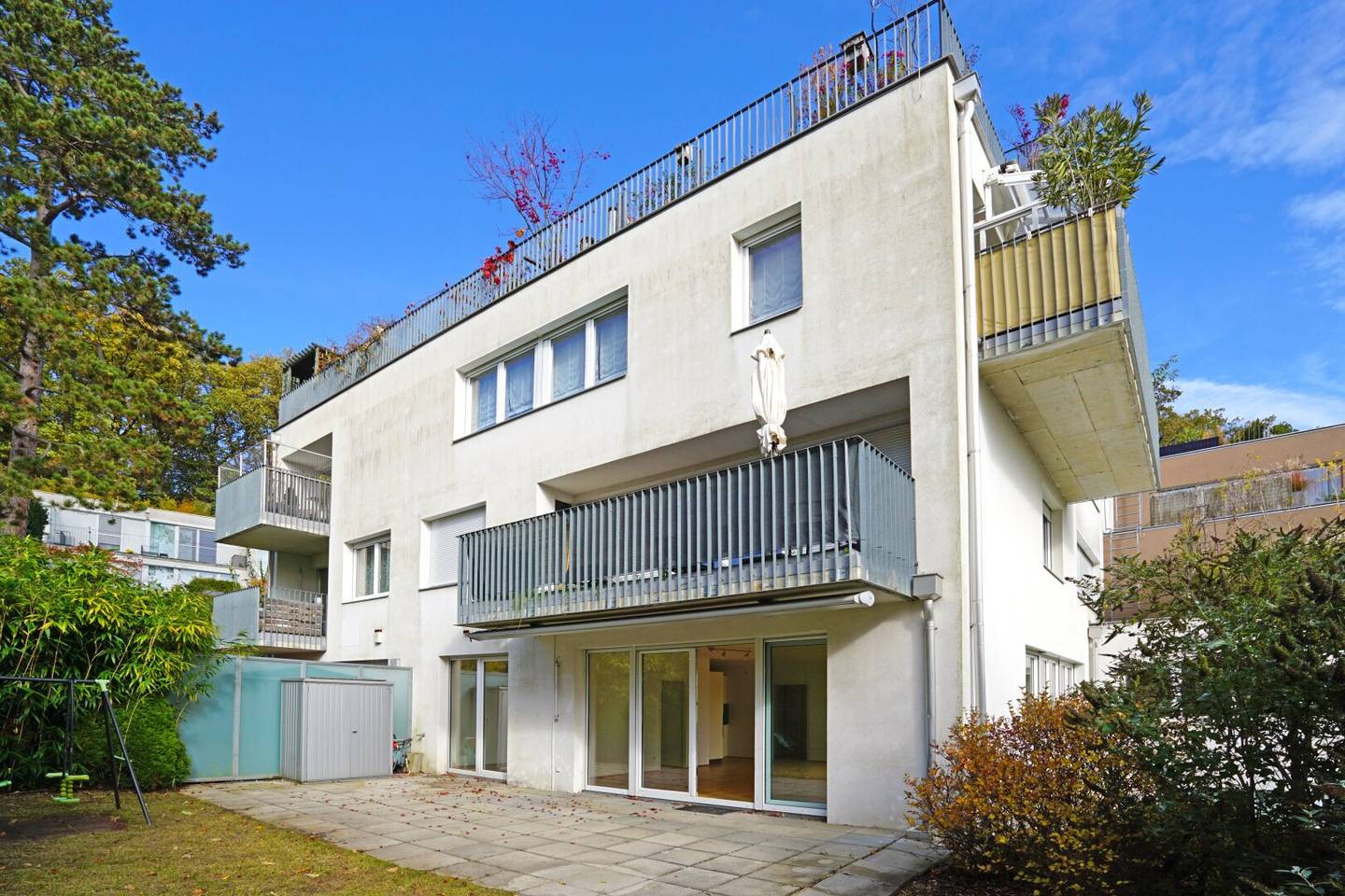Apartment in a quiet green setting at Loudonschen Wald with garden and terrace