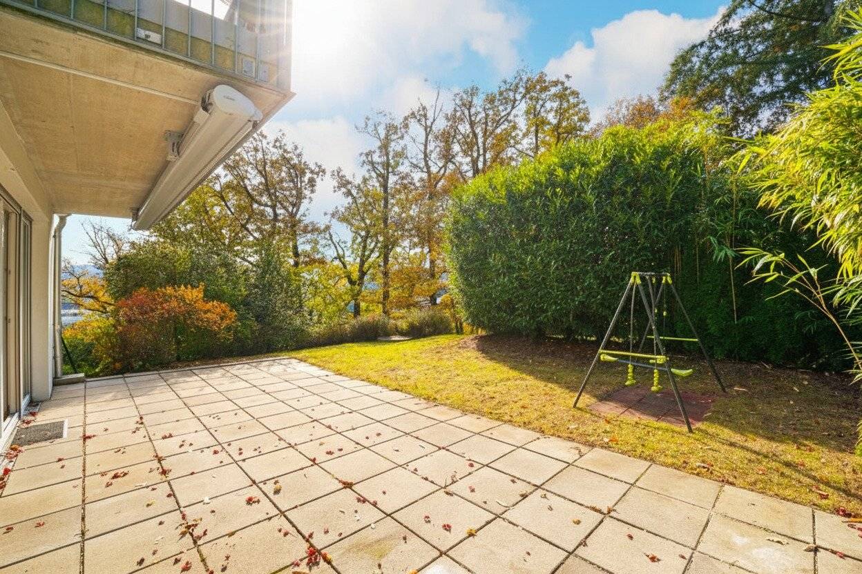 Apartment in a quiet green setting at Loudonschen Wald with garden and terrace