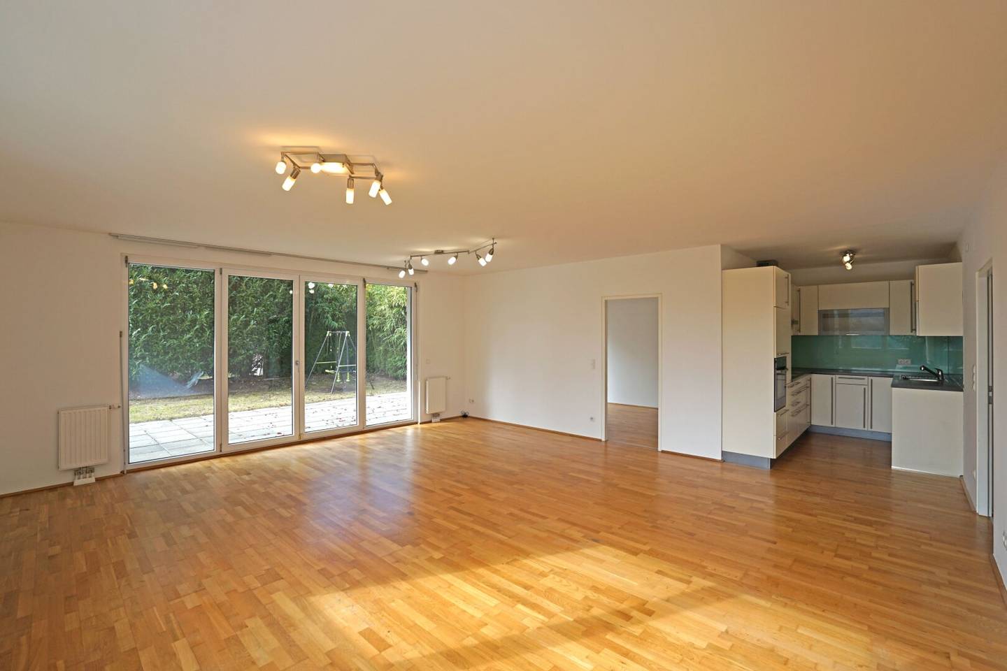 Apartment in a quiet green setting at Loudonschen Wald with garden and terrace