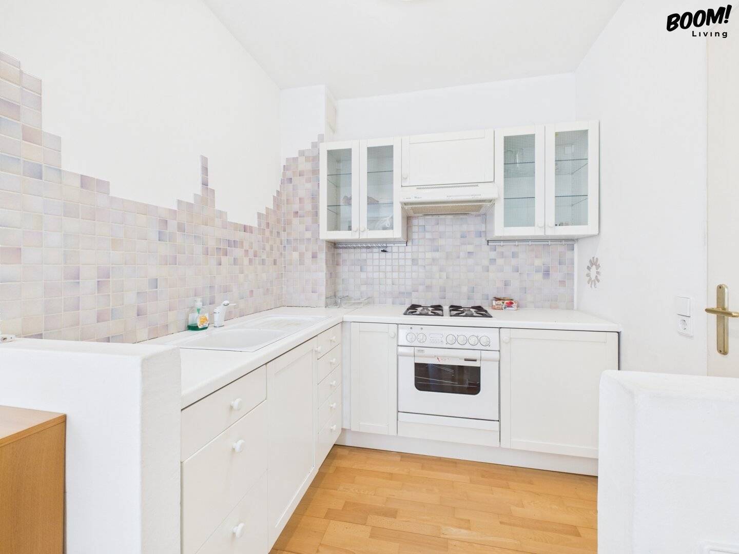 Quiet 1 Bedroom Apartment with Courtyard Location and Green View