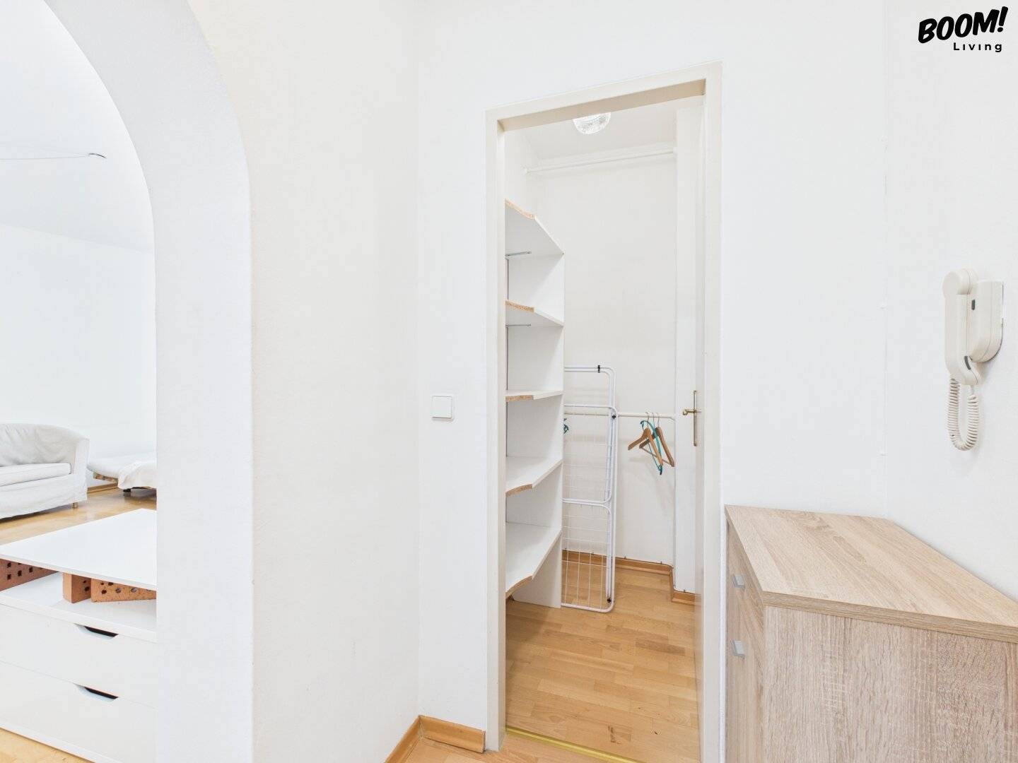 Quiet 1 Bedroom Apartment with Courtyard Location and Green View