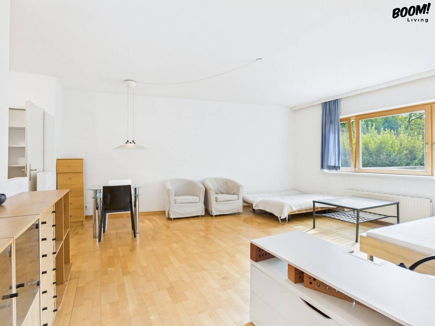 Quiet 1 Bedroom Apartment with Courtyard Location and Green View
