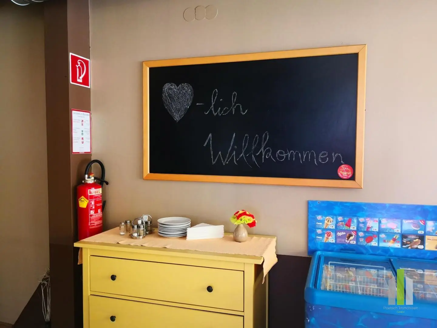 Pizzeria und Café auf großem Grundstück Wohnung