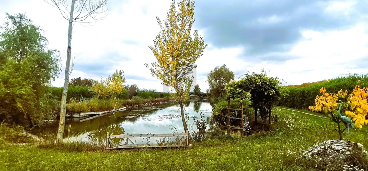 Idyllische Fischerhütte am Teich Ferienwohnung