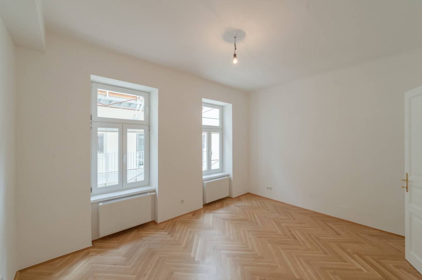NEW Great 3 room old building apartment with balcony