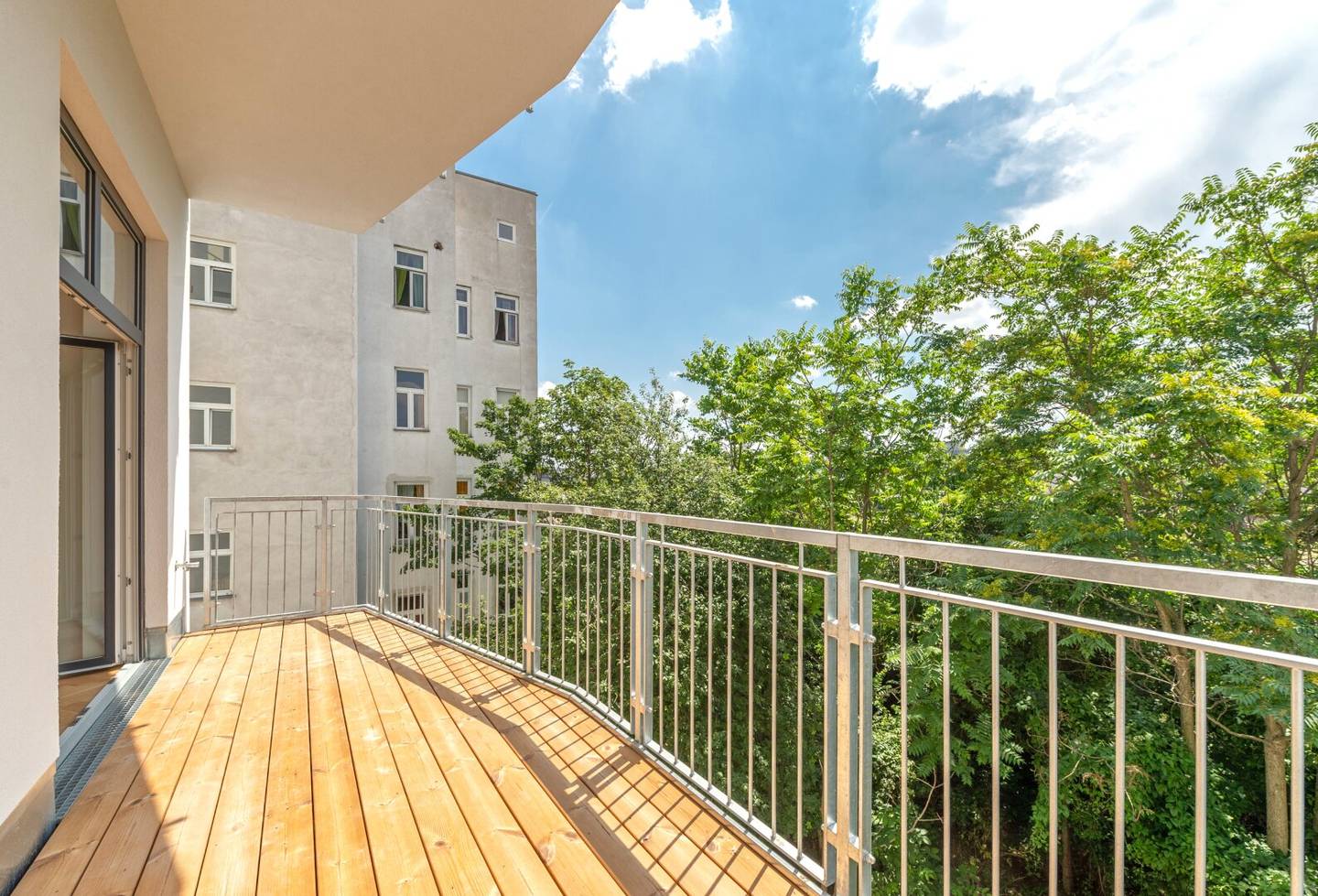 NEW Great 3 room Old Building Apartment with Balcony