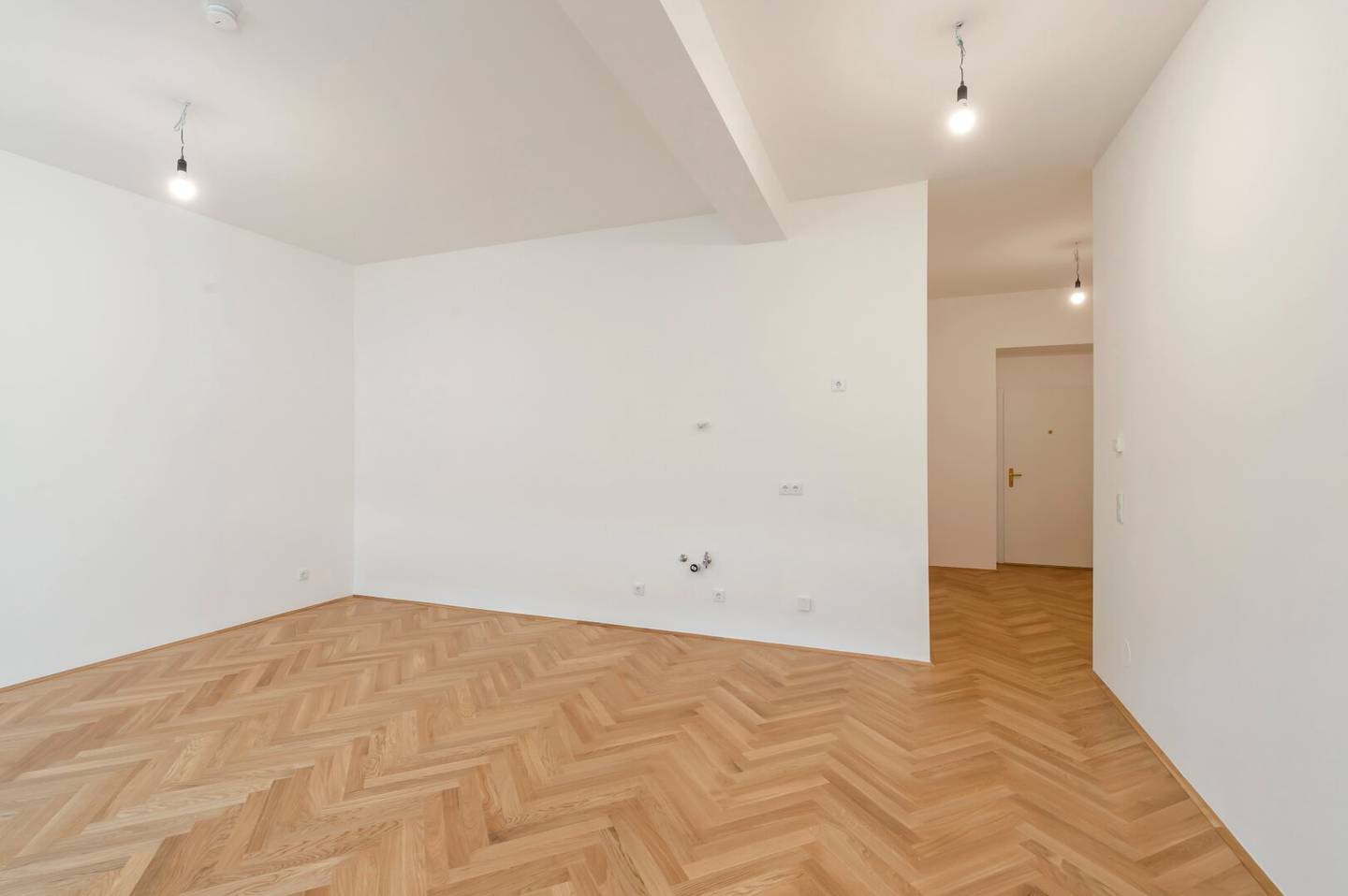 NEW Great 3 room Old Building Apartment with Balcony