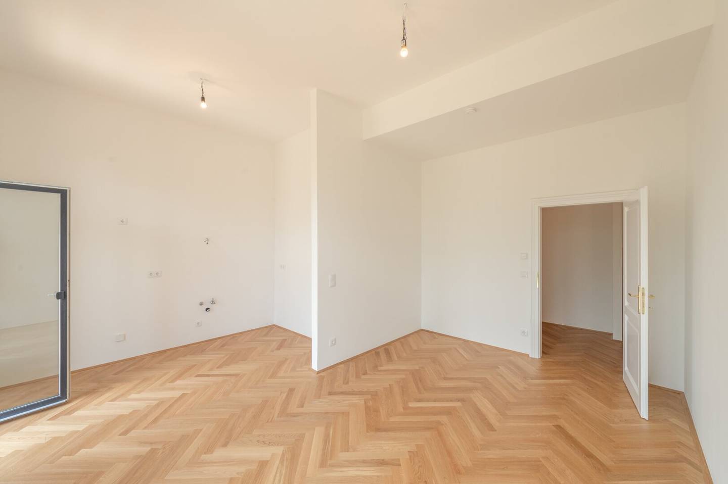 NEW Great 3 room Old Building Apartment with Balcony