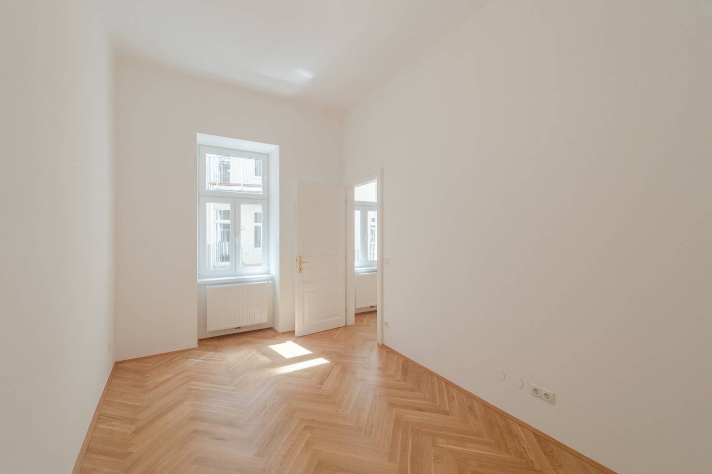 ++NEU++ Extraordinary two room prewar apartment with balcony